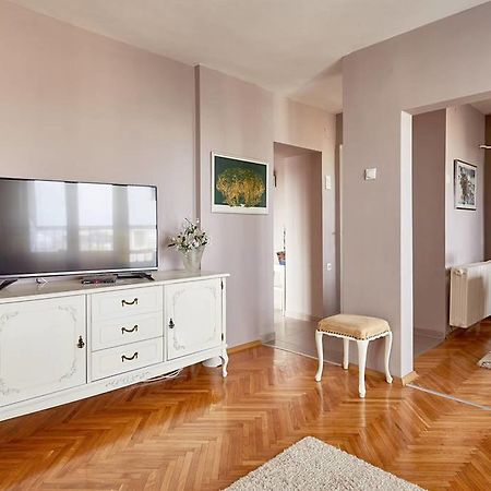 Spacious Modern Apartment In Peaceful Neighborhood Skopje Exteriör bild