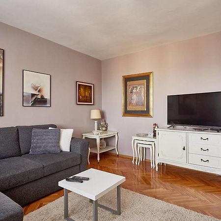 Spacious Modern Apartment In Peaceful Neighborhood Skopje Exteriör bild
